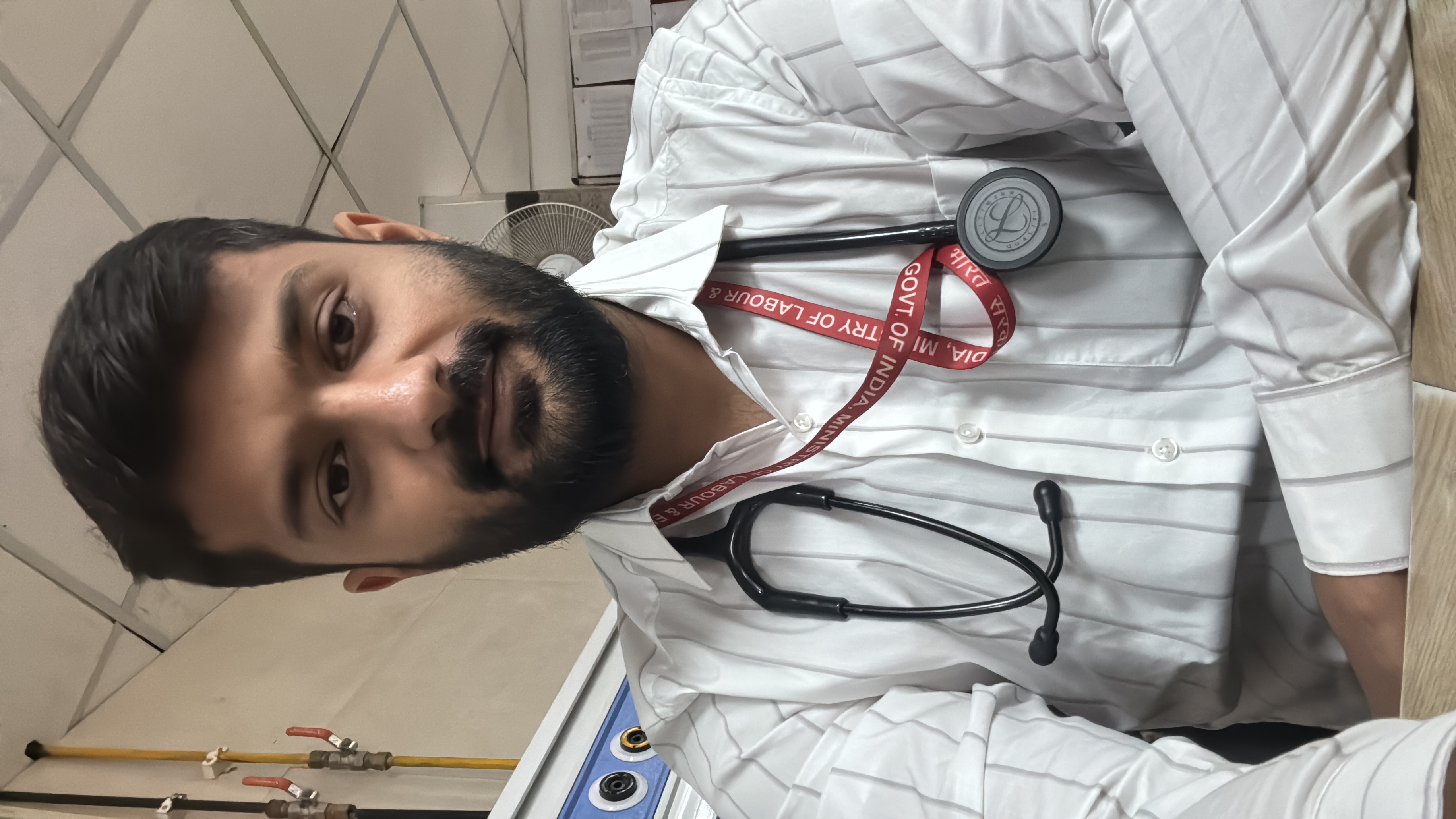 DR. AKSHAT TANEJA